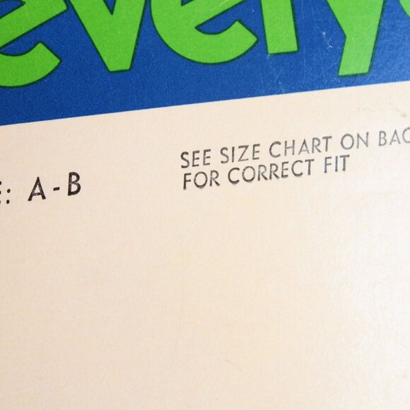 Vintage 1980s 1990s Pantyhose, New NOS, Hanes Navy, Size A-B, Sheer Stretch - Picture 6 of 10